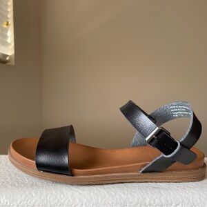 Wide strap sandals